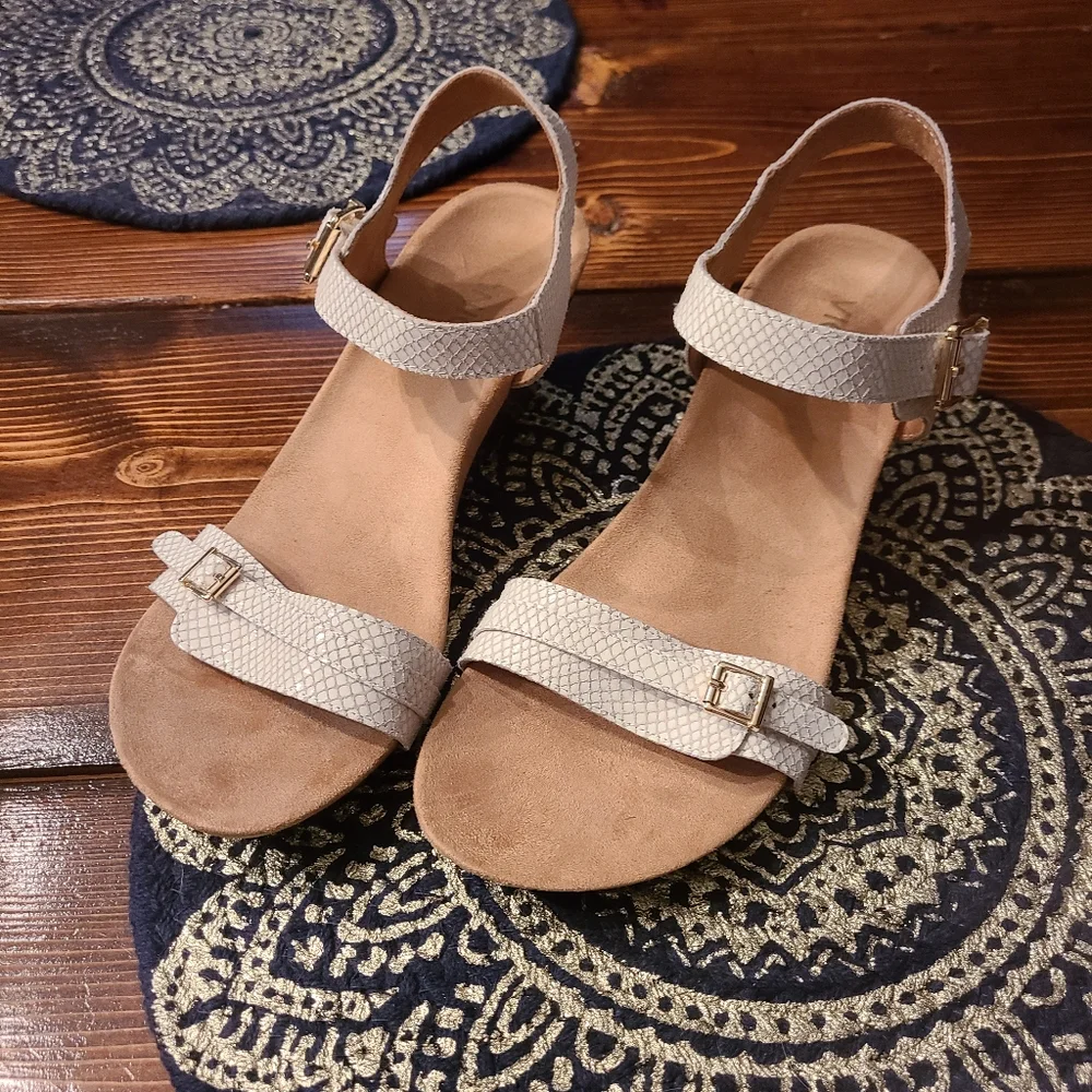 Vionic Laurie Women’s White Snakeskin Leather 3” Wedge Sandals Size 10 (SH01)